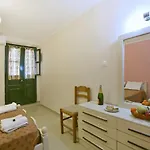 Erietas House *